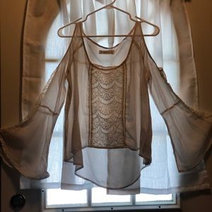 Open shoulder longsleeve